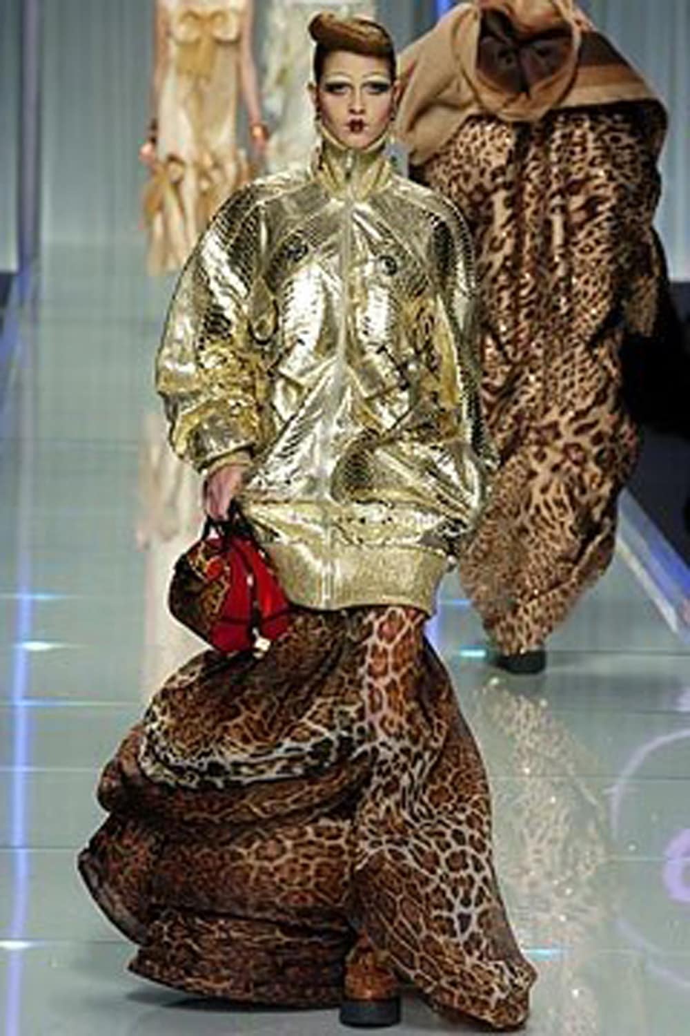 JOHN GALLIANO for CHRISTIAN DIOR READY-TO-WEAR FALL-WINTER 2004-2005. RUNWAY MAGAZINE ® Collections Special Selection “Fashion Treasure”. RUNWAY MAGAZINE ® Collections. RUNWAY NOW / RUNWAY NEW