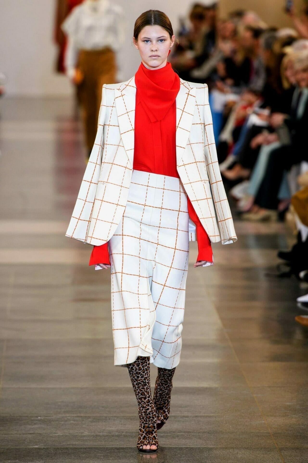 Victoria Beckham Ready-to-Wear Fall-Winter 2019-2020. RUNWAY MAGAZINE ® Collections. RUNWAY NOW / RUNWAY NEW
