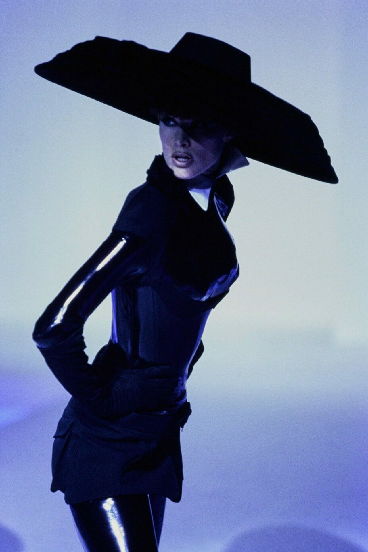 THIERRY MUGLER READY-TO-WEAR FALL-WINTER 1995-1996. RUNWAY MAGAZINE ® Collections Special Selection "Fashion Treasure".
