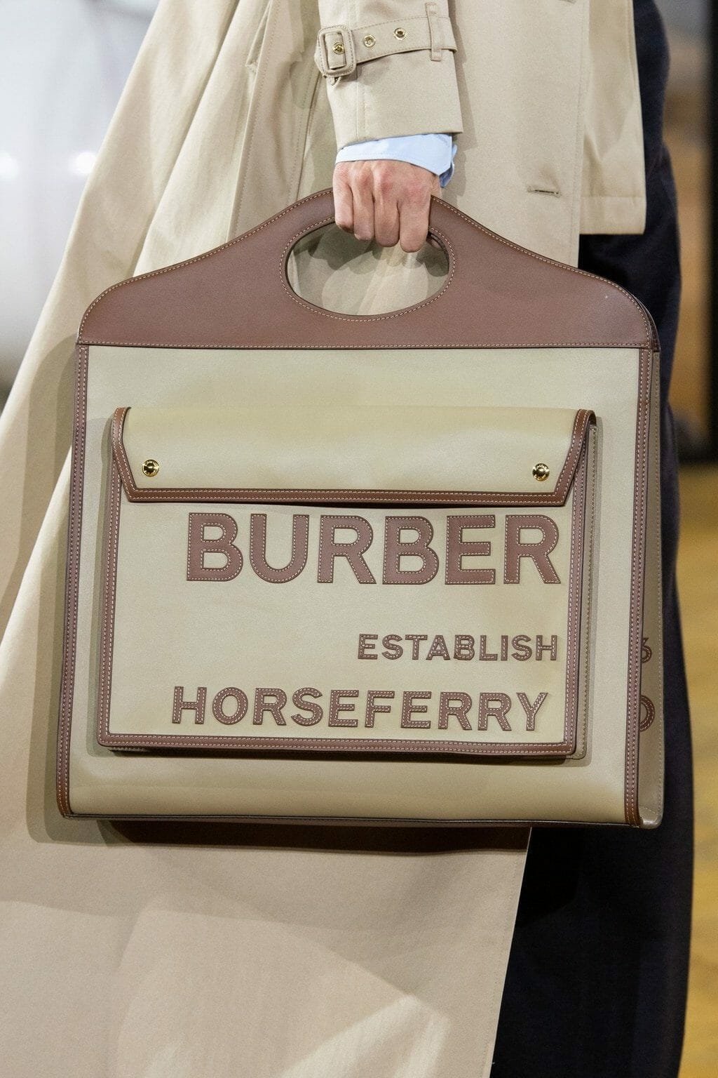 Burberry Spring Summer 2020 London. RUNWAY MAGAZINE ® Collections. RUNWAY NOW / RUNWAY NEW
