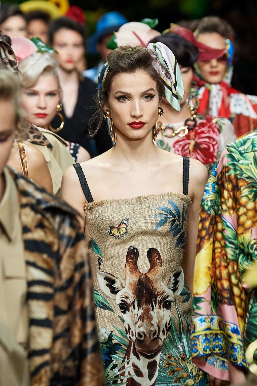 Dolce & Gabbana Goes Tropical for Spring 2020  Tropical fashion,  Womenswear fashion, Fashion
