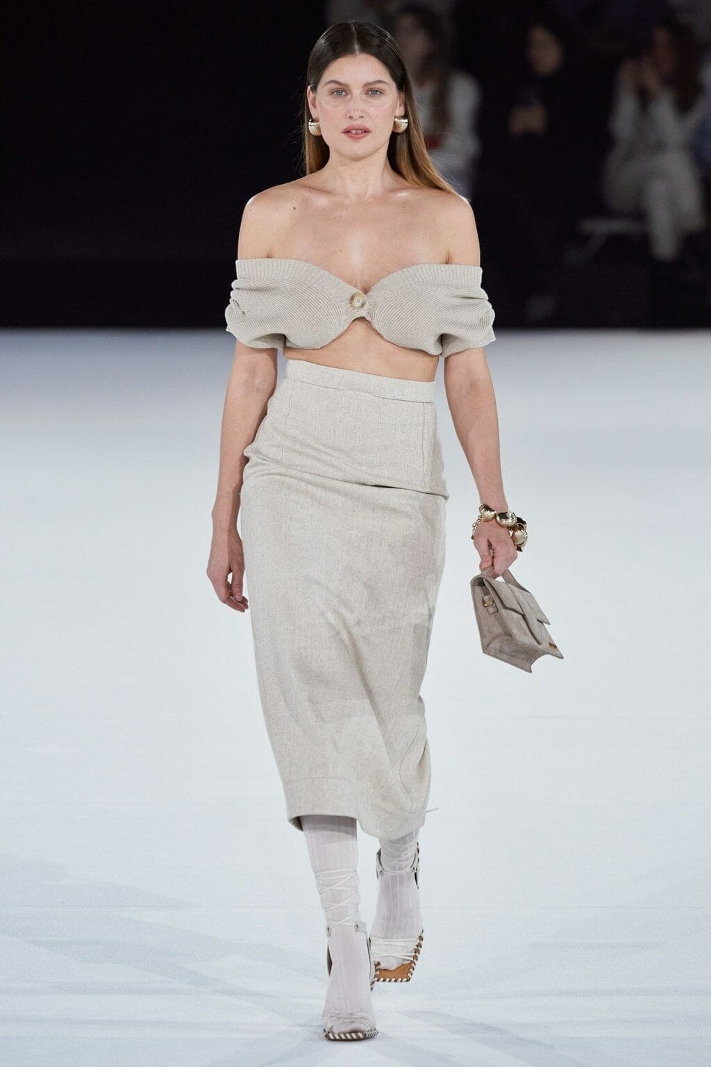 Jacquemus Fall-Winter 2020-2021 Paris Fashion Week. RUNWAY MAGAZINE ® Collections. RUNWAY NOW / RUNWAY NEW