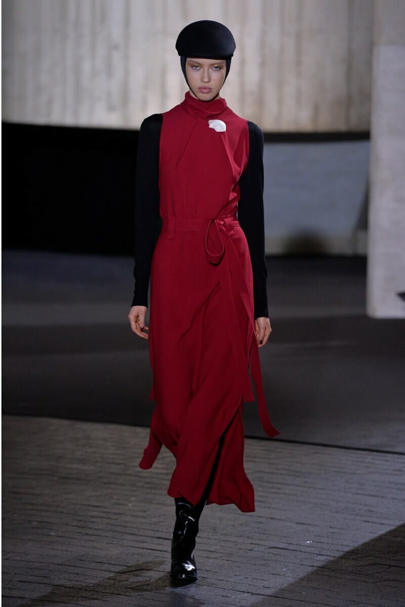 Roland Mouret Fall-Winter 2020-2021 London Fashion Week Ready-to-Wear. RUNWAY MAGAZINE ® Collections. RUNWAY NOW / RUNWAY NEW
