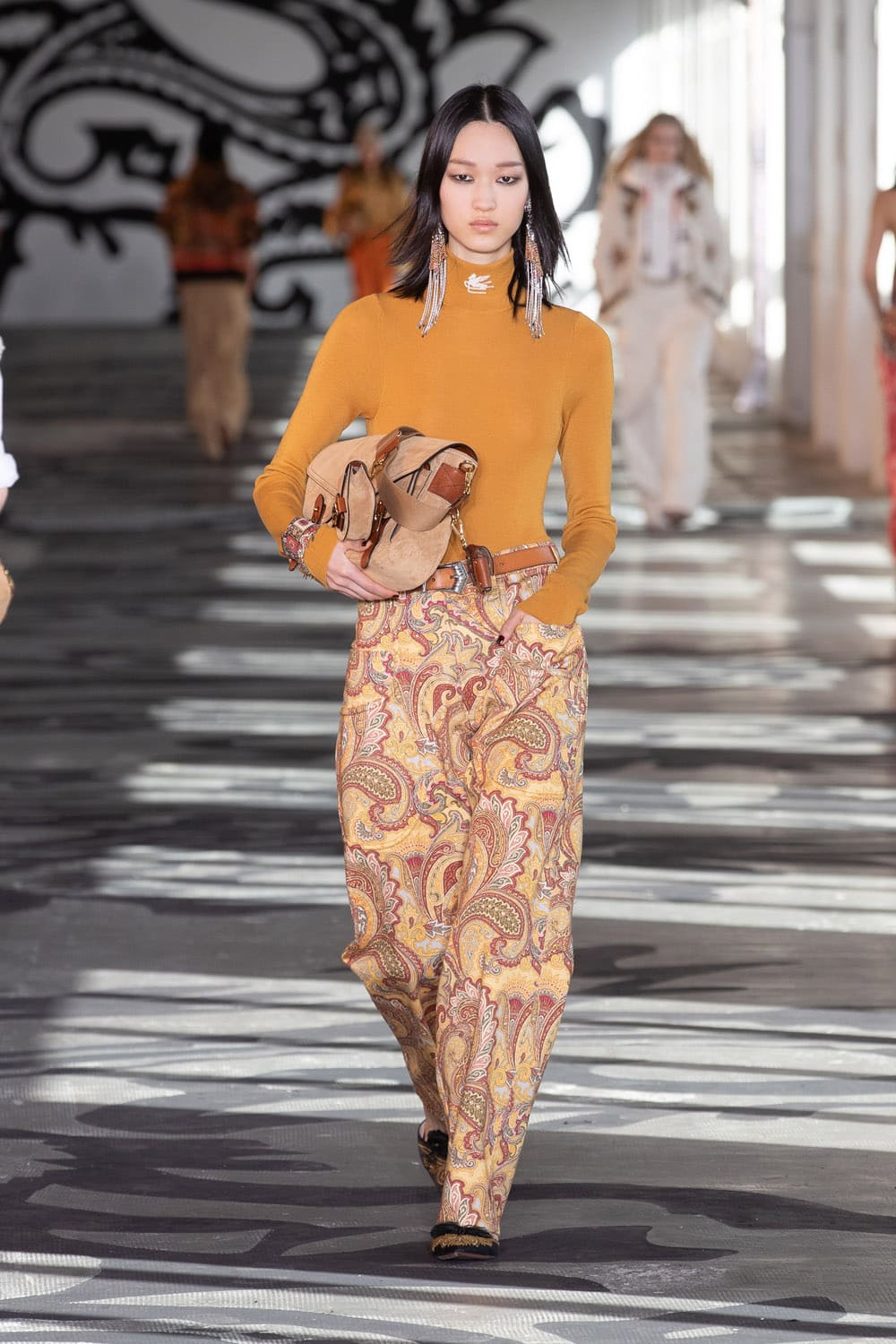 Etro Fall-Winter 2021-2022 Milan - RUNWAY MAGAZINE ® Collections