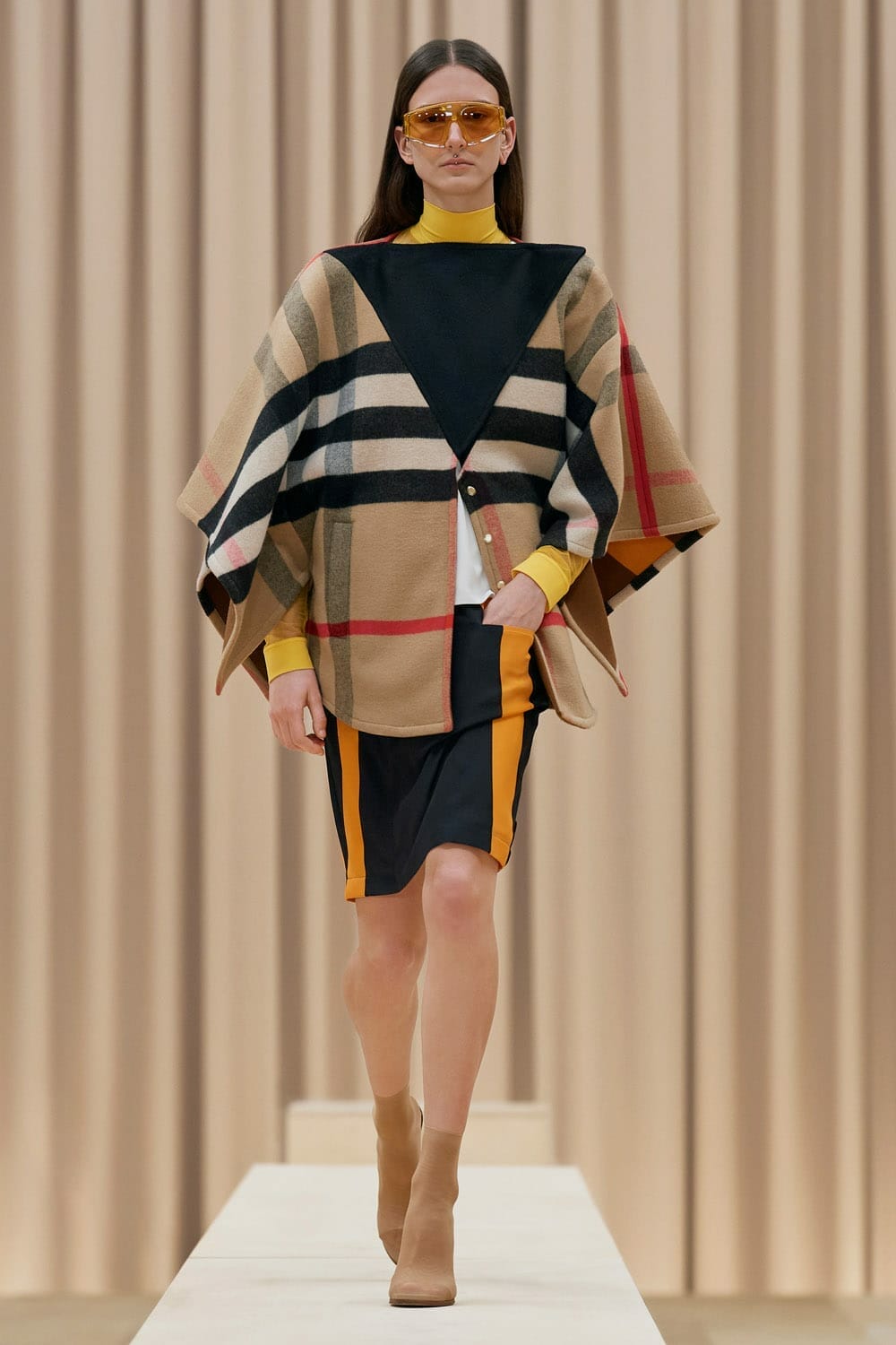 Burberry Fall Winter 2021-2022 London. RUNWAY MAGAZINE ® Collections. RUNWAY NOW / RUNWAY NEW