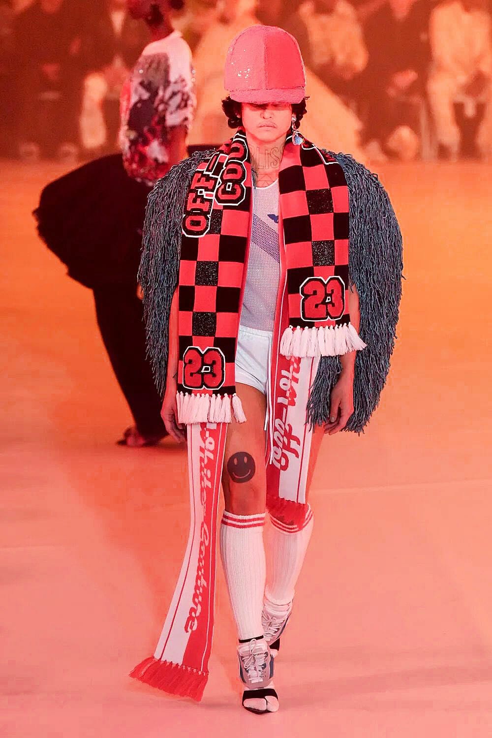 Off-White Fall Winter 2022-2023. RUNWAY MAGAZINE ® Collections. RUNWAY NOW / RUNWAY NEW