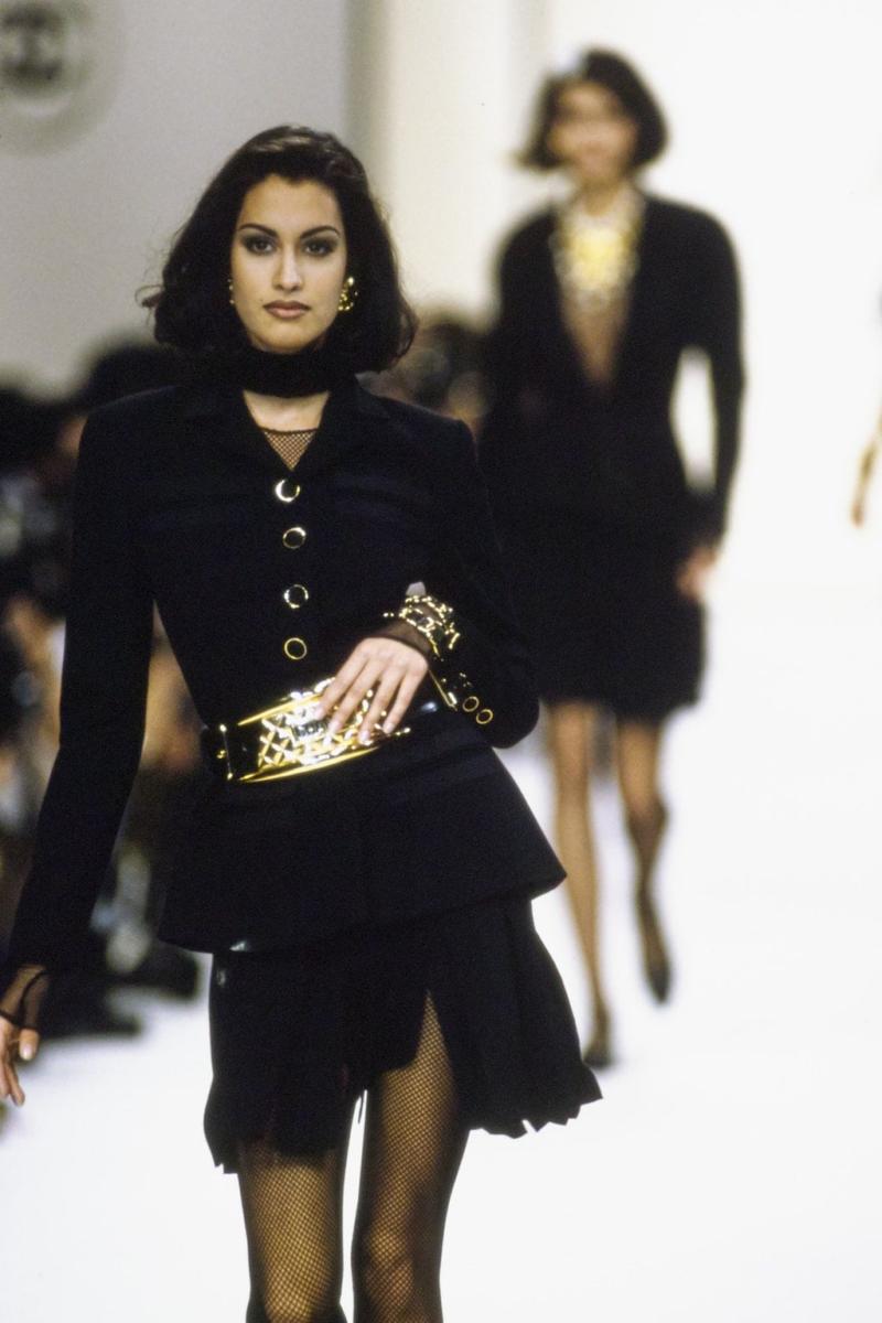CHANEL READY-TO-WEAR FALL-WINTER 1991-1992 - RUNWAY MAGAZINE ® Collections