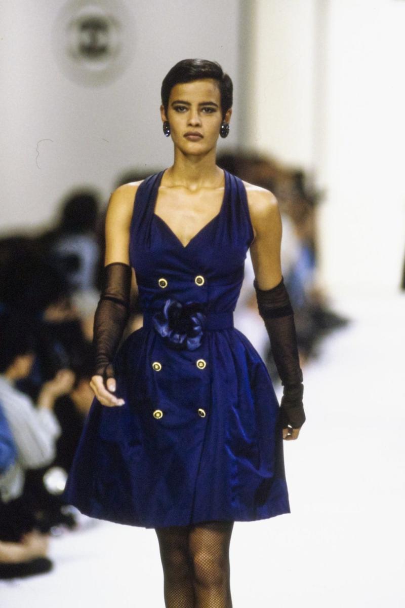 CHANEL READY-TO-WEAR FALL-WINTER 1991-1992 - RUNWAY MAGAZINE ® Collections