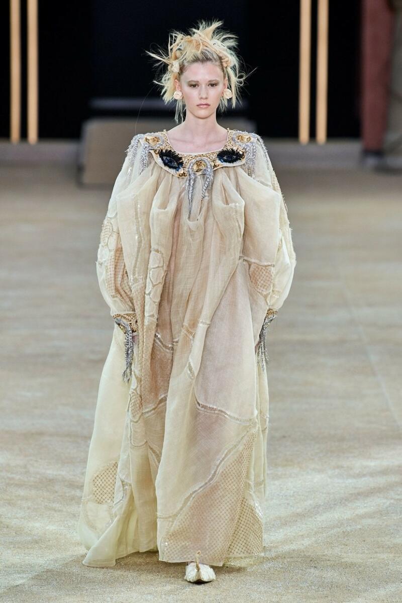 Guo Pei Haute Couture Fall-Winter 2019-2020 - RUNWAY MAGAZINE ® Collections
