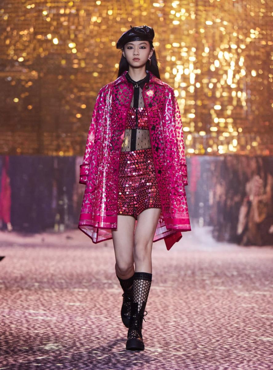 Christian Dior Fall 2021 Shanghai - RUNWAY MAGAZINE ® Collections