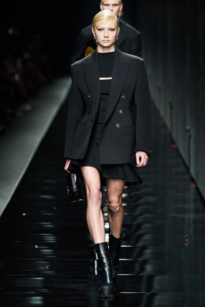 Versace Fall-Winter 2020-2021 Milan - RUNWAY MAGAZINE ® Collections