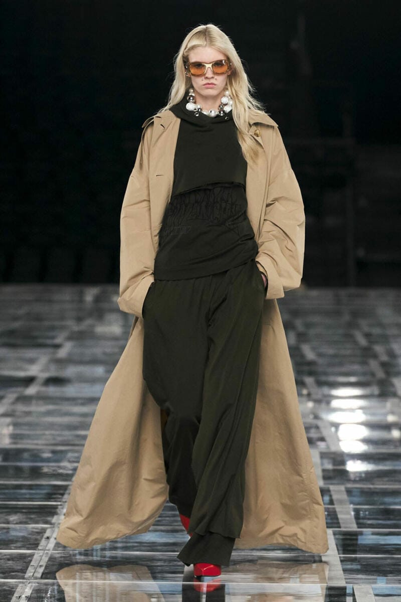 Givenchy Fall Winter 2022-2023 - RUNWAY MAGAZINE ® Collections