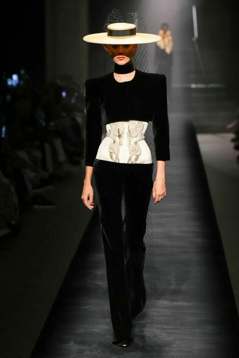 Schiaparelli Haute Couture Fall 2022-2023 - RUNWAY MAGAZINE ® Collections