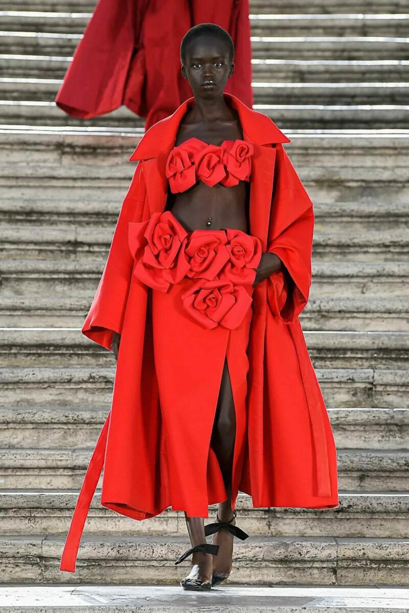 Valentino Couture Fall 2022-2023 - RUNWAY MAGAZINE ® Collections