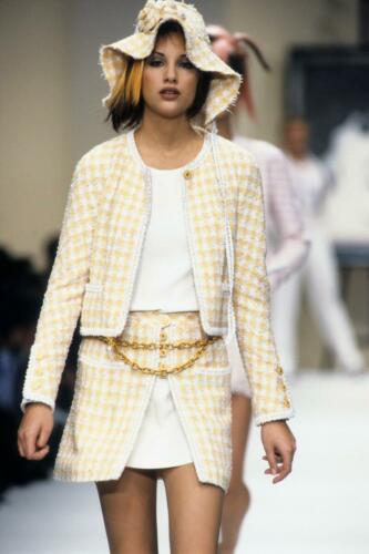 CHANEL READY-TO-WEAR SPRING-SUMMER 1994 - RUNWAY MAGAZINE ® Collections