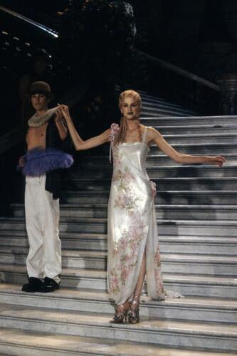 CHRISTIAN DIOR HAUTE COUTURE SPRING-SUMMER 1998 - RUNWAY MAGAZINE ®  Collections