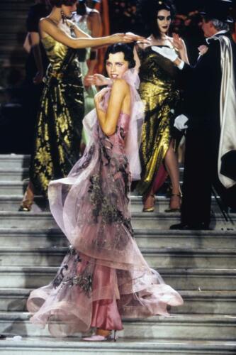 CHRISTIAN DIOR HAUTE COUTURE SPRING-SUMMER 1998 - RUNWAY MAGAZINE ®  Collections