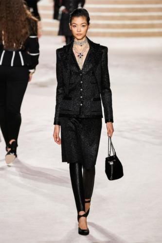 Chanel Pre-Fall 2021 Métiers d'art - RUNWAY MAGAZINE ® Official