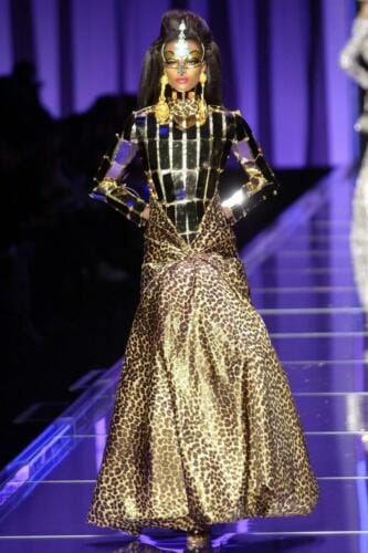 CHRISTIAN DIOR HAUTE COUTURE SPRING-SUMMER 2004 - RUNWAY MAGAZINE ®  Collections